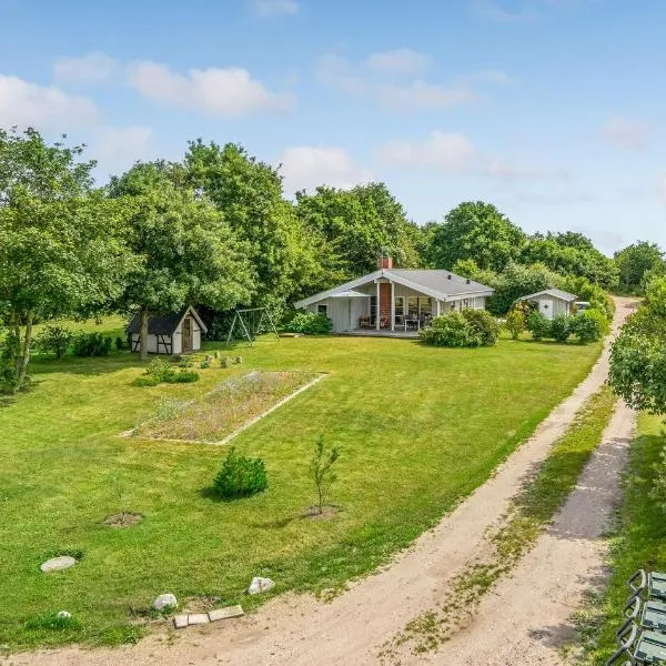 Amazing Home In Ebeltoft With Four Bedrooms, hotel in Ebeltoft