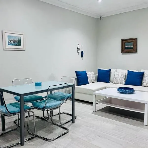 Apartamento adosado con terraza en Playa América, Nigrán, Hotel in Nigrán