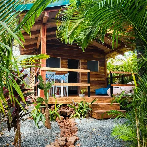Glamping Hotel Flor y Bambu, hotel in Playa Grande