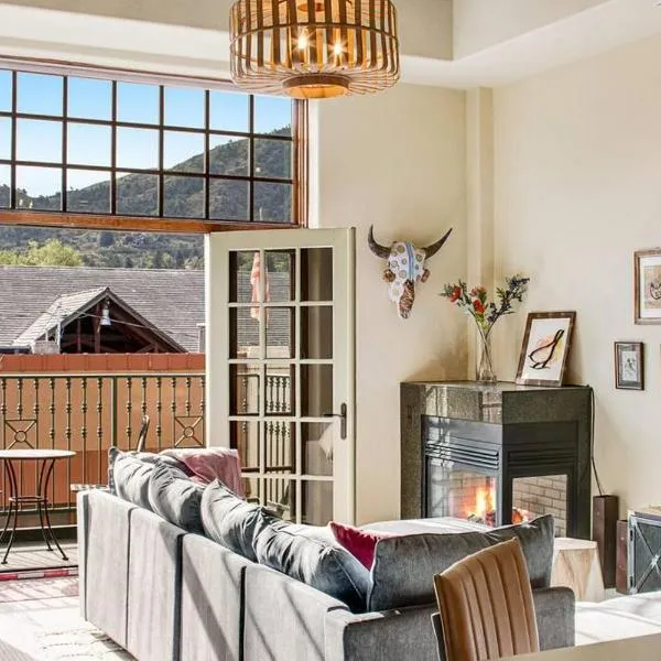 The Owl's Nest @ Manitou: Mtn Views on Main Street, hotel v destinaci Manitou Springs
