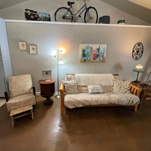 The Studio at Creekside Camp & Cabins, hotel v destinaci Marble Falls