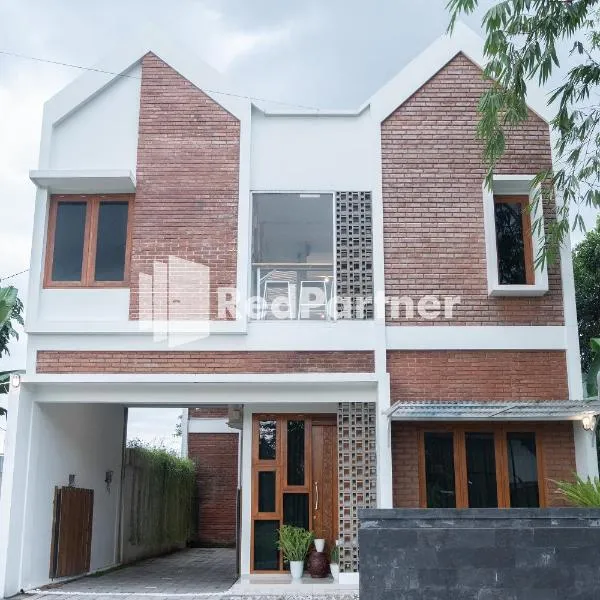 Twin House near UII Yogyakarta Mitra RedDoorz, hotel en Klaten