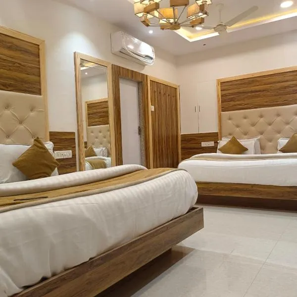 HOTEL GOLDEN VEENA- MOUNT ABU- 1 km FROM NAKKI LAKE, hotel in Mount Ābu