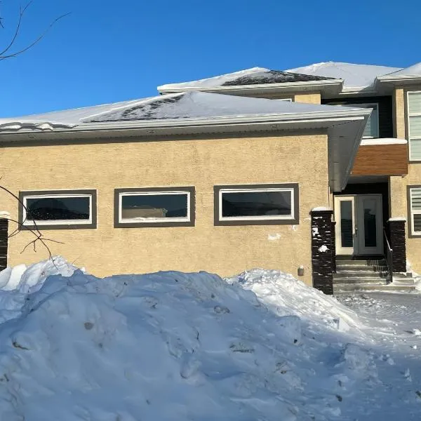 Cozy Modern and Lavish 1 Bedroom Basement Suite, hotel in Winnipeg