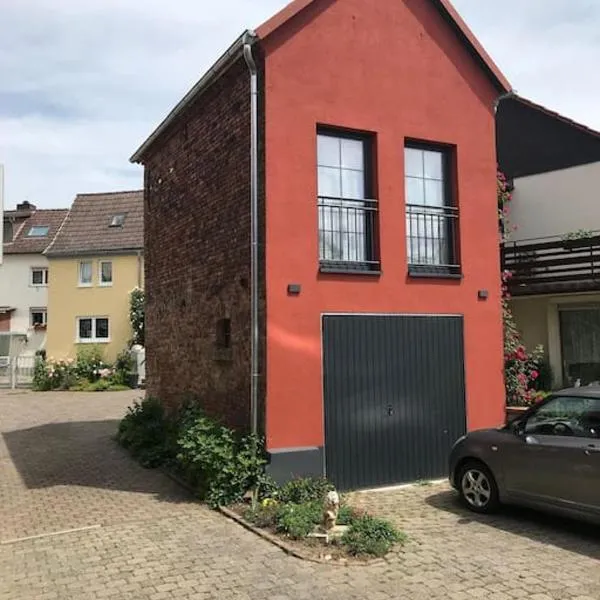 Modernisiertes Gästezimmer im Ortskern, hotell i Wehrheim