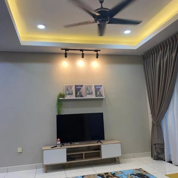 Ana Homestay BP Free Netflix, WiFi, Mountain View, Playground, 5 Car Park & Guard Near To Uthm, Kpj, Ipg, Kptm, Kktm, Adtec And Bp City by Host Hani Hamizan, hotel v destinaci Batu Pahat