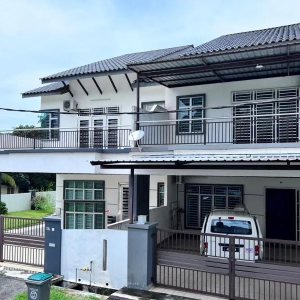 SingBeach holiday house, hotel in Mersing