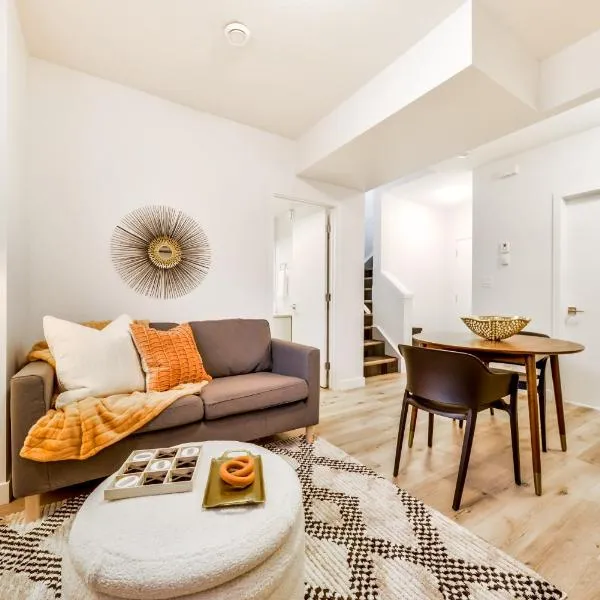 Cozy Nordic Utopia, Bsmt Suite near WEM & DT, King Bed, WiFi, hotell sihtkohas Edmonton