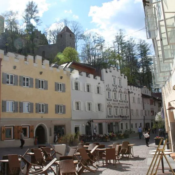 Hotel Krone, hotel in Brunico