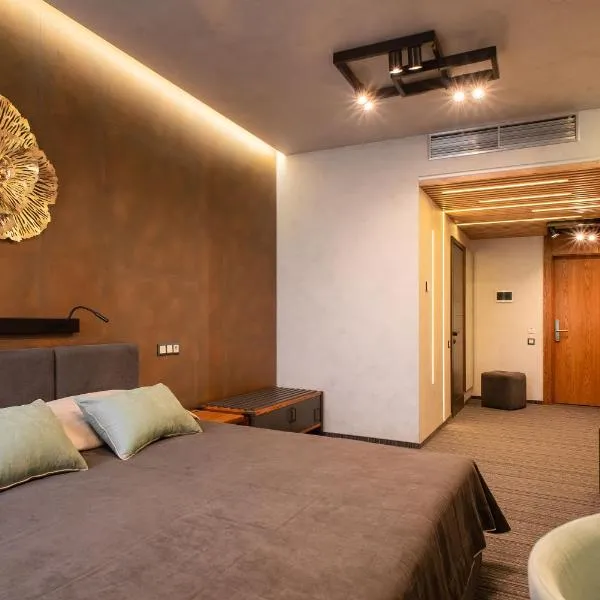 MOJO HALL Hotel, khách sạn ở Lutsʼk