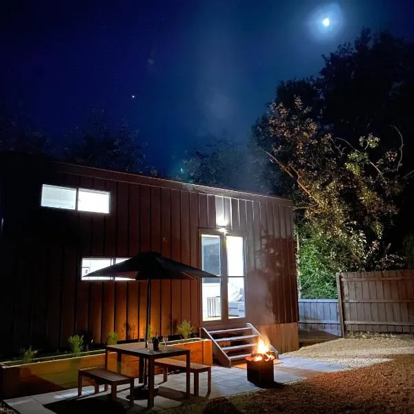 Tiny House Clunes at The Old Butter Factory, hotel in Talbot