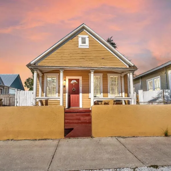 Heart of Ybor City 3bedroom walk to 7th ave, hotel v destinaci Tampa
