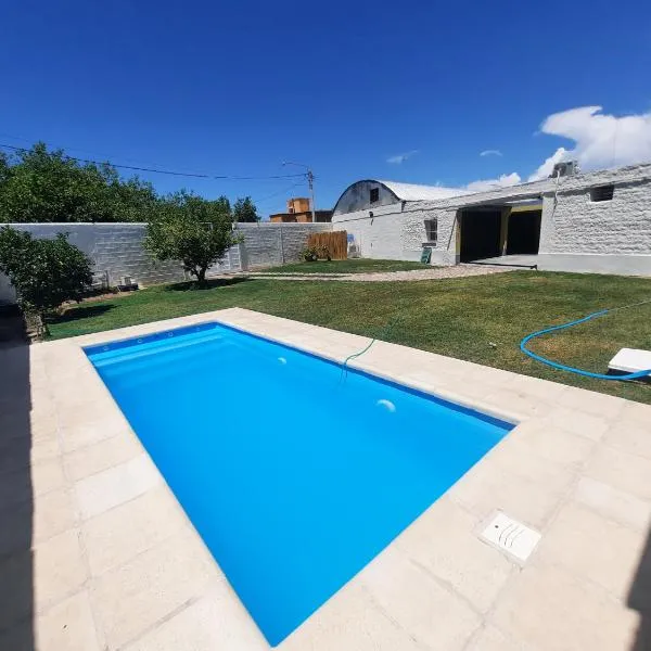Alojamiento "Mis Raíces" Casa y Departamento, hotell i Villa Krause