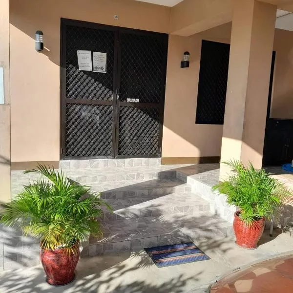 Karans Apartment, hotel in Varoka
