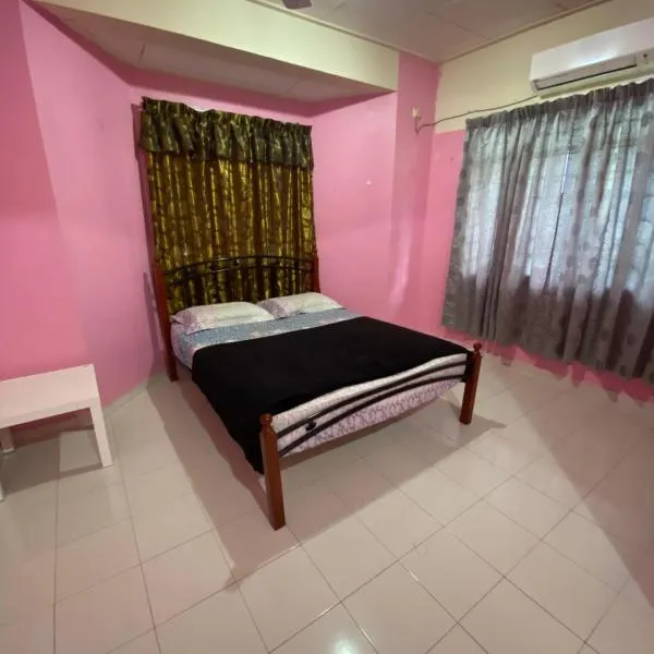 Spacious 4 Bedroom 3 bathroom ( Coway & Wifi), hotel in Cukai