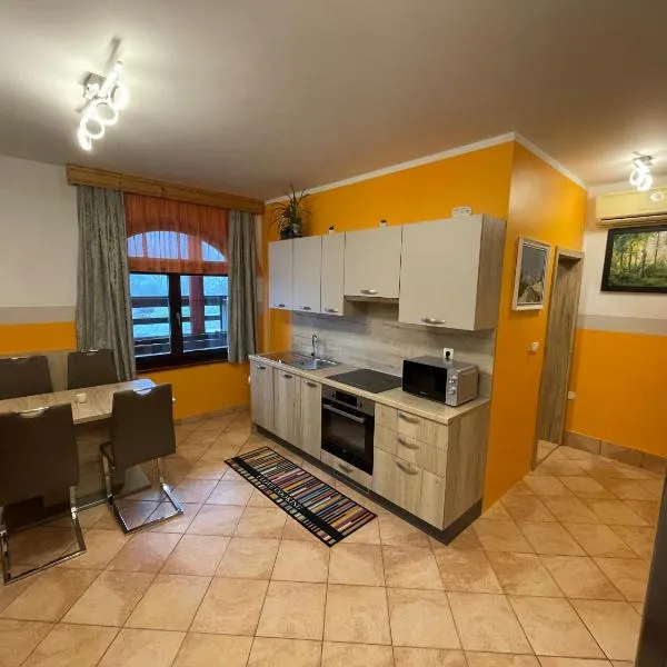 Apartment & Studio Forest Paradise, hotelli kohteessa Cerkno