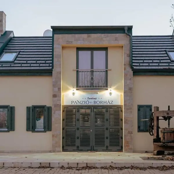 Flamingó Panzió és Borház, hotel v destinaci Etyek
