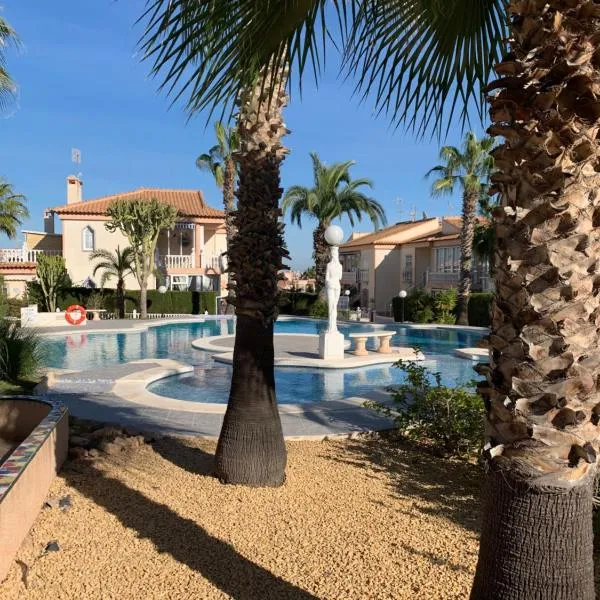 Schönes Ferienbungalow in Los Altos Torrevieja, hotel in Torrevieja
