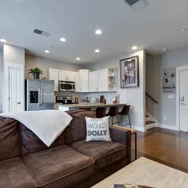 Stunning Nashville Condo Minutes from Broadway, hotel in Nashville
