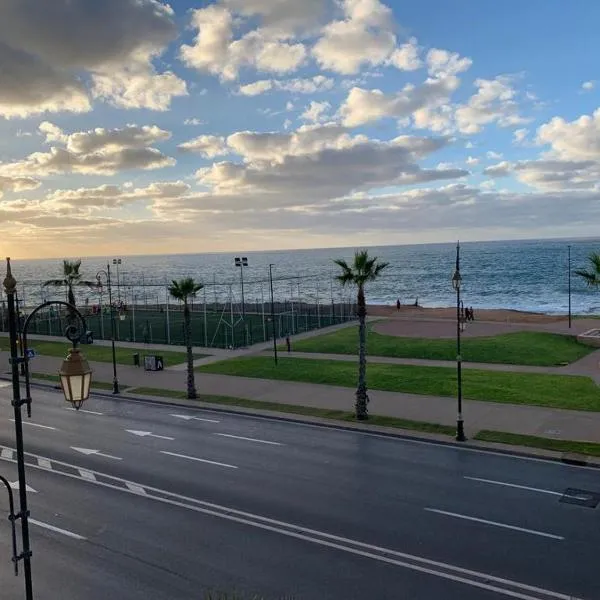 Appt front la mer, hotel en Rabat