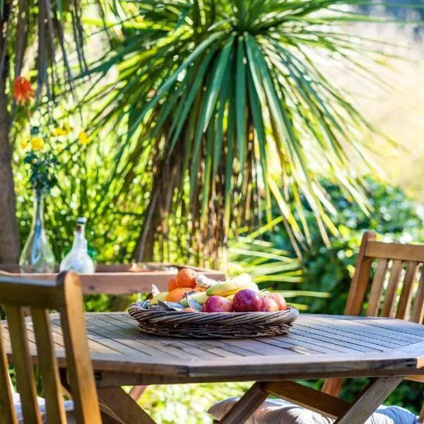 Nativo - Nature Studio with Kitchenette and private external bathroom, hotel in Nazaré