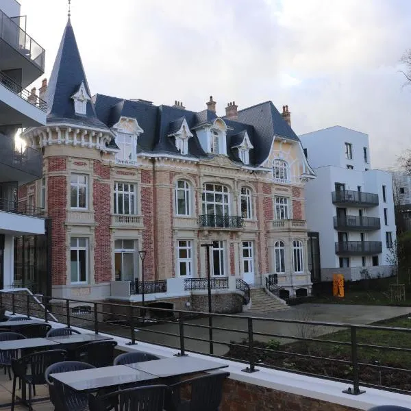 DOMITYS LE PARC DES AUBIERS, hotel in Poissy