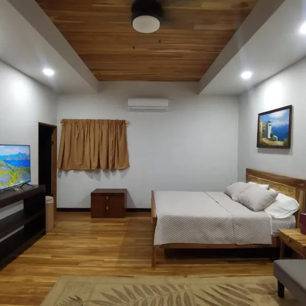 Rusteak Living Retreat in natural and peaceful setting in Canafistula, hotel v destinaci Cañafístula