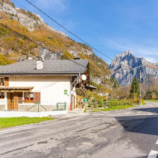 Gîte des Cascades, hotel di Sixt