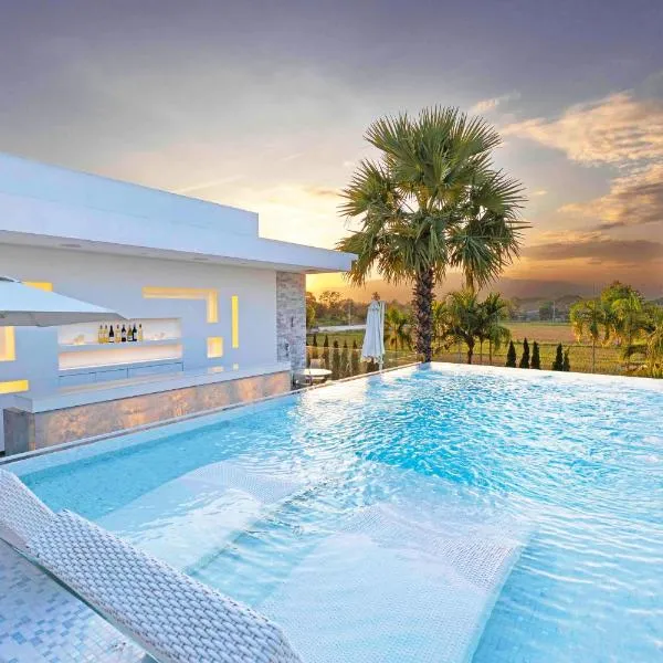 Palm Villa - Award Winning Modern Luxury & Exclusive Villa, hotel in Chiang Mai