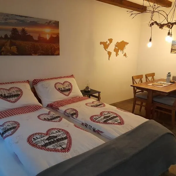 Studio chez un vigneron au village au 2ème étage sans ascenseur, hotel v destinaci Villeneuve