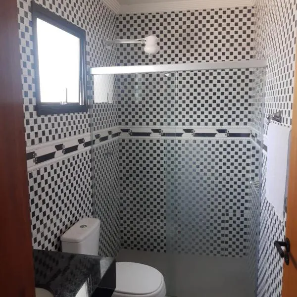 Apartamento Duplex pé na areia em Boracéia, khách sạn ở Bertioga