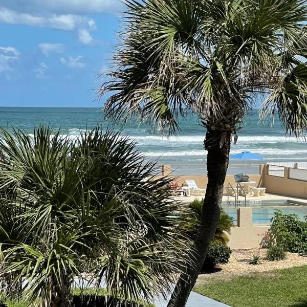 Ocean Views Retreat . Enjoy the Ocean View from your balcony, hotel in Daytona Beach