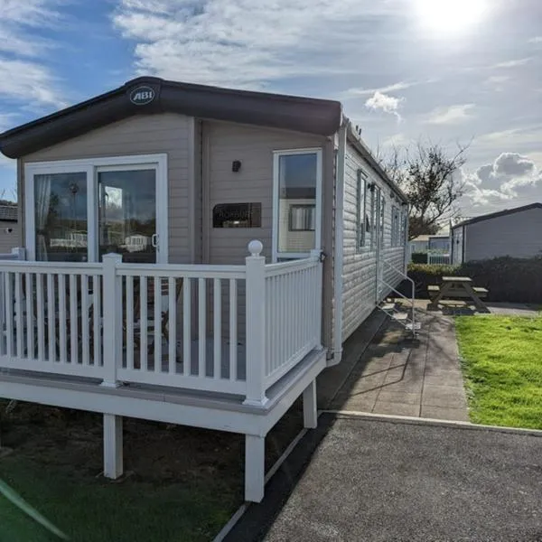 PEACEFUL HOMELY Caravan IN LOVELY CUL DE SAC Littlesea Haven Weymouth, hotel v destinaci Weymouth