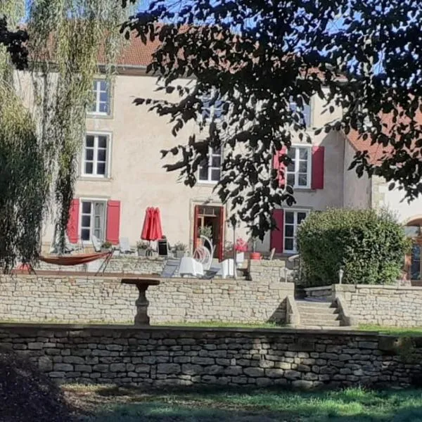 Le Domaine d'Élise Chambres et table d'hôtes - Vosges، فندق في Tollaincourt