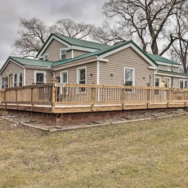 Deck and Hot Tub Pet-Friendly Seneca Lake Home!, hotel in Ovid
