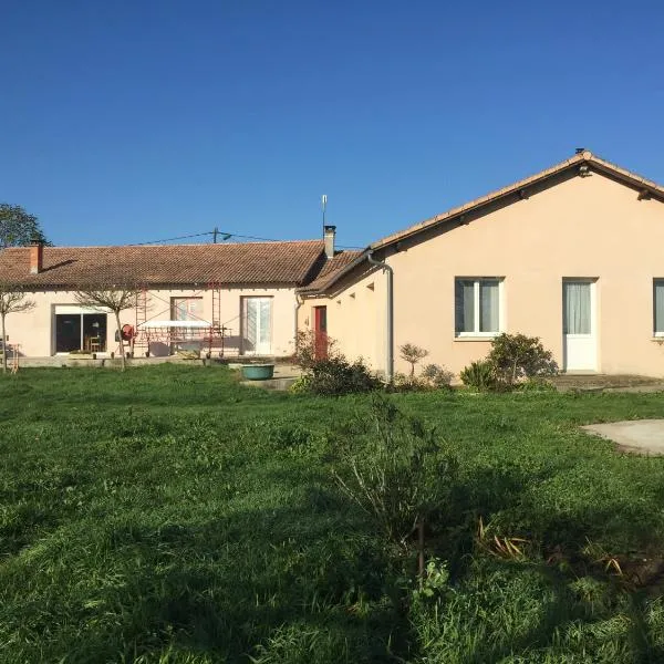 La Maison aux Roses, hotel v destinaci Vaux-en Couhé