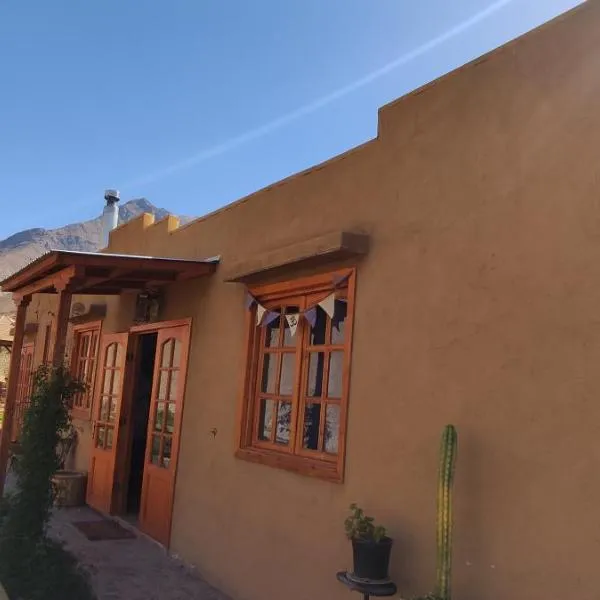 Casa Jardín de Hadas con Vista Panorámica, hotel in Pisco Elqui