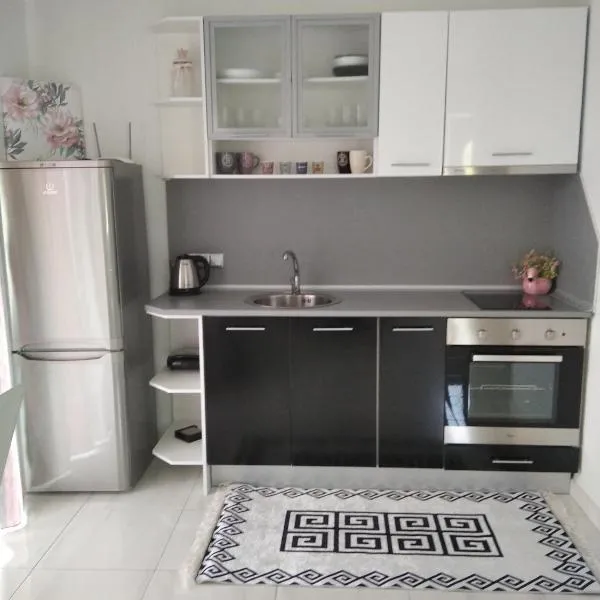 Green Meadow: Elevtheraí şehrinde bir otel