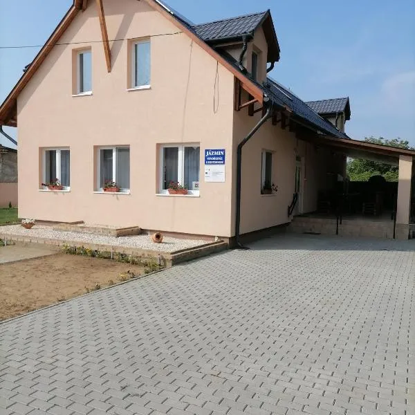 Jázmin Vendégház, hotel v destinaci Nyírlövő