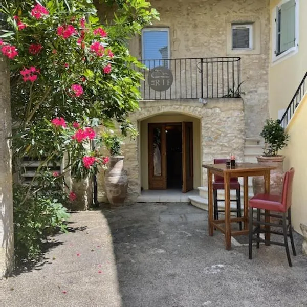Le Rif – hotel w mieście Puygiron