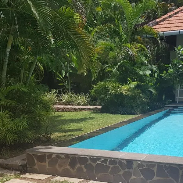Villa Jati - Private Poolside Villa Central Lovina, hotel in Lovina