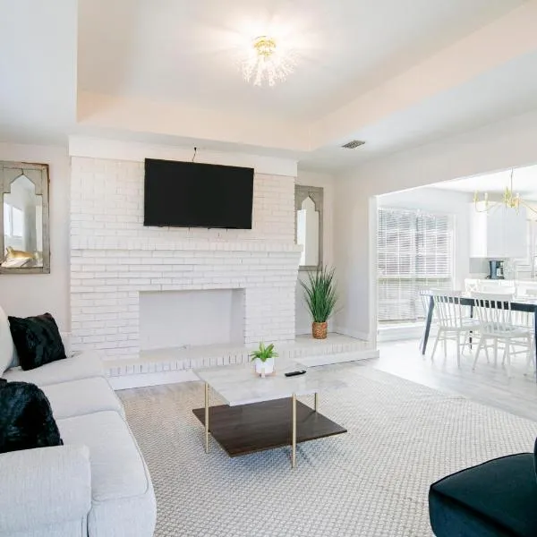 House in Mobile Newly Renovated! Quiet & Centrally Located!, hotel v destinaci Mobile