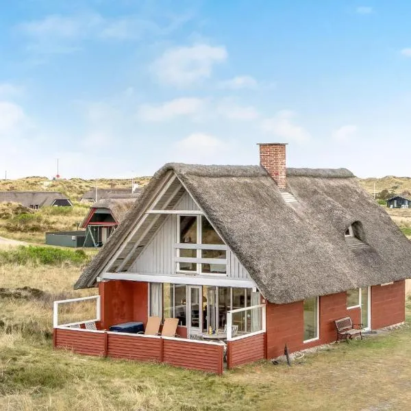 3 Bedroom Lovely Home In Blåvand, hotel in Blåvand