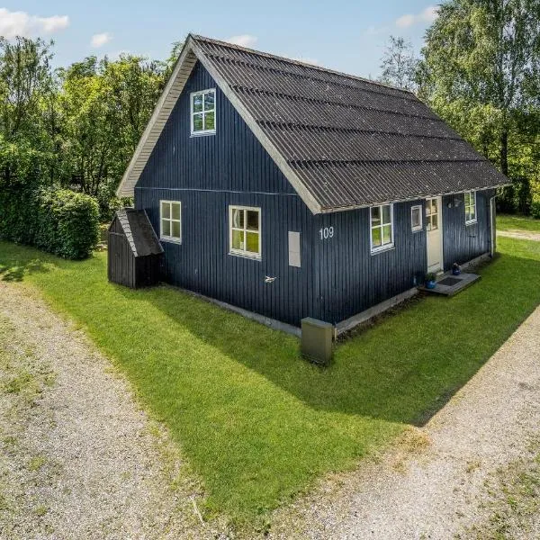 Søn's Hus, hotel in Give
