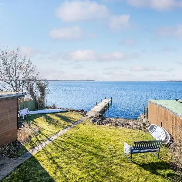 4 Bedroom Lovely Home In Væggerløse, hotelli kohteessa Væggerløse