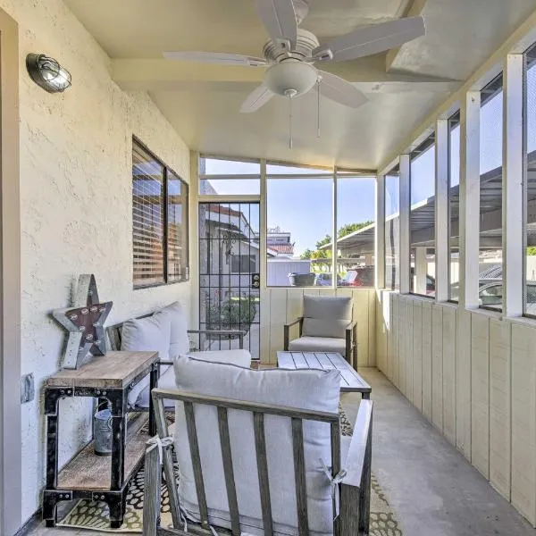 Downtown Gilbert Condo with Screened Porch!, hotel v destinaci Gilbert