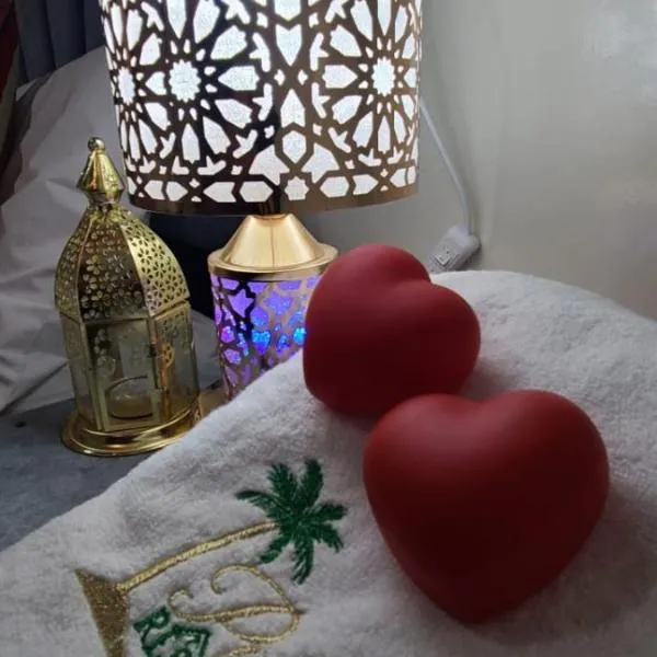 Traditional place with a Special Moroccan touch I Fibre Internet Up to 100 Mbps I PALMS Residence, хотел в Imarirene