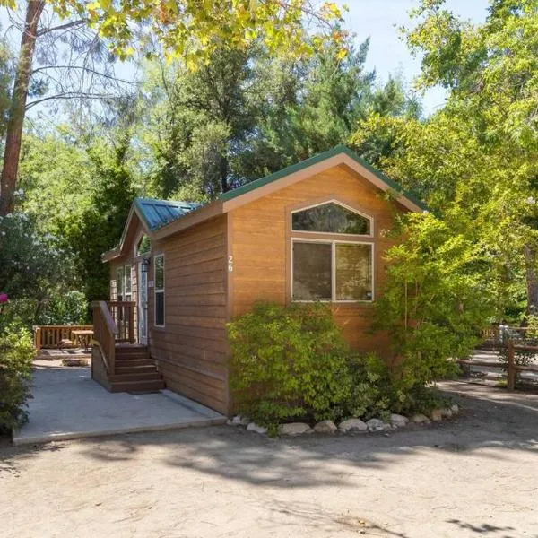 Quiet little pet friendly cabin, hotel en Kernville