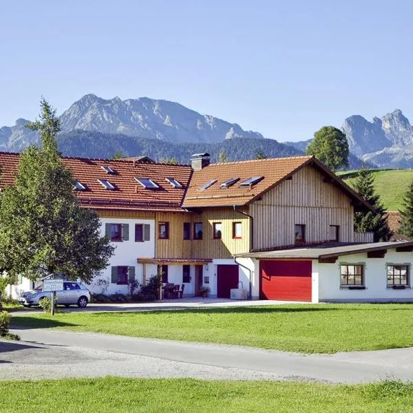 Best Butler Alp Villa 11 Personen I Blockhütte I Parken I Lagerfeuer I Netflix, hotel in Hopferau
