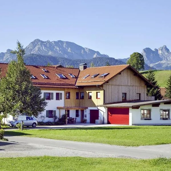 Best Butler Alp Villa 11 Personen I Blockhütte I Parken I Lagerfeuer I Netflix, hotel i Hopferau